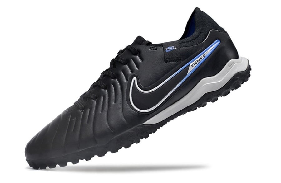 جزمة كرة قدم Nike tiempo