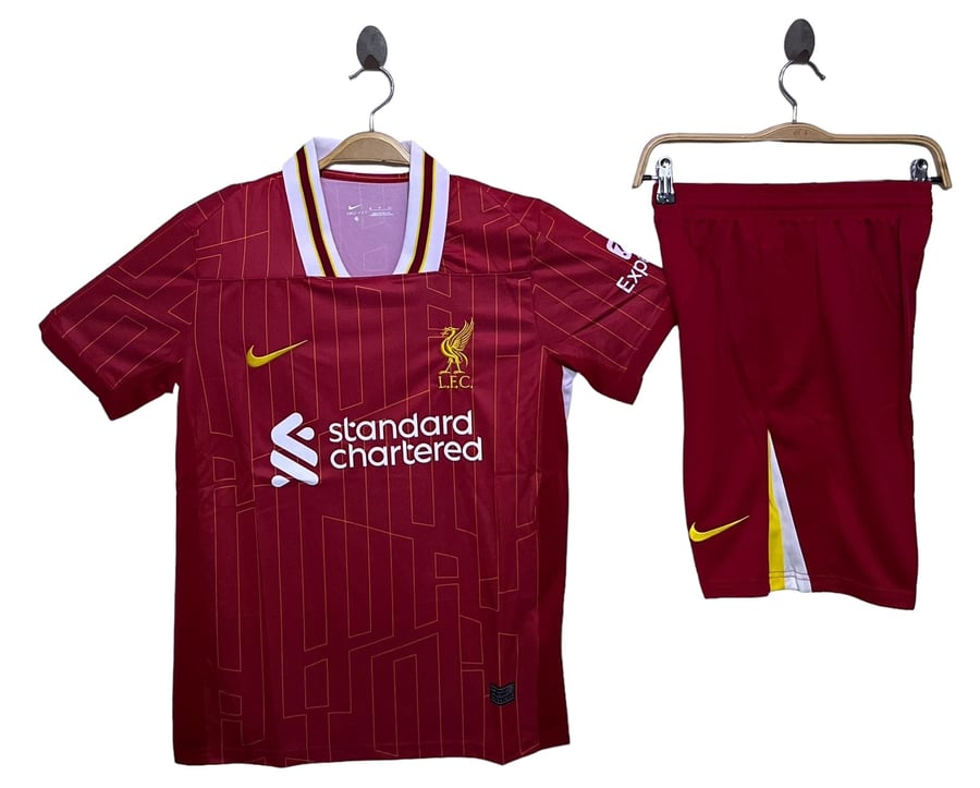 طقم ليفربول الاساسي 2024/2025