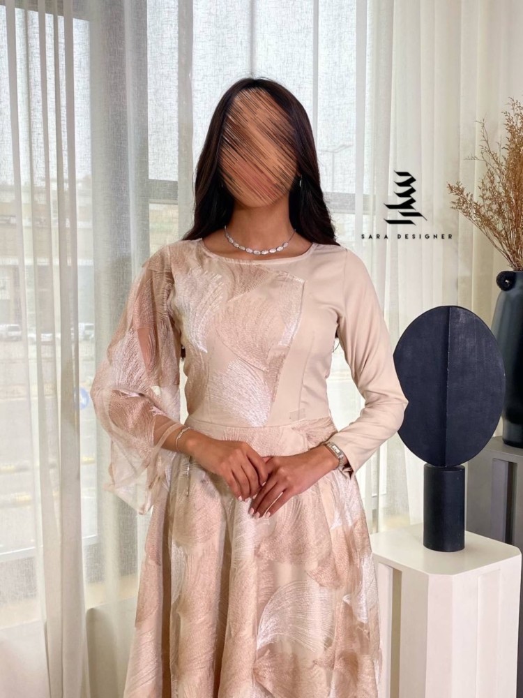 فستان بيج بتطريز بلونين