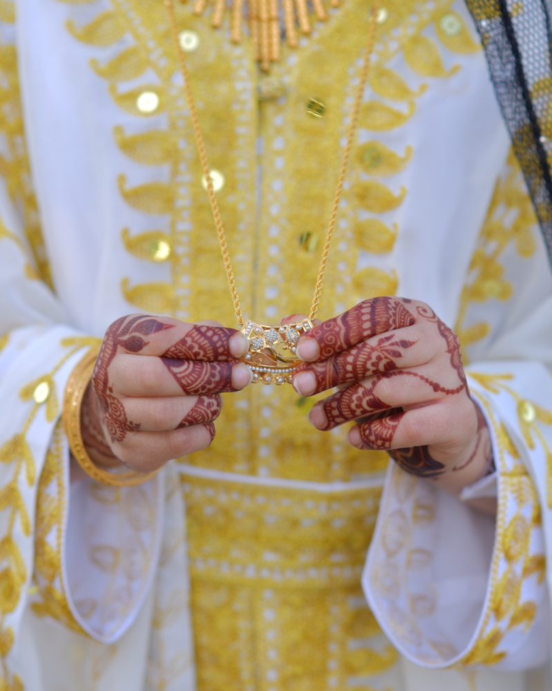 Luxurious Bisht cloak for Founding Day in ivory color