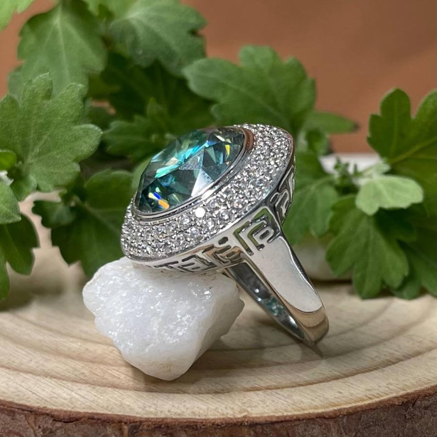 Women's silver ring with moissanite stone, diamond hardness