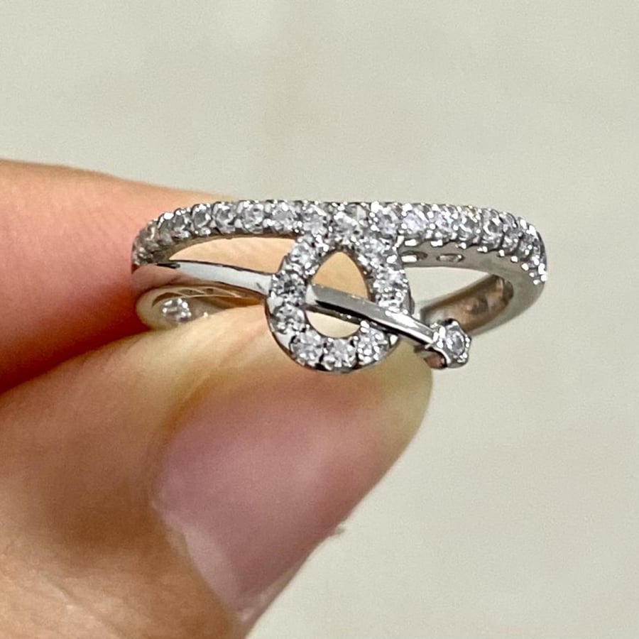 خاتم فضة نسائي مرصع بالزركون