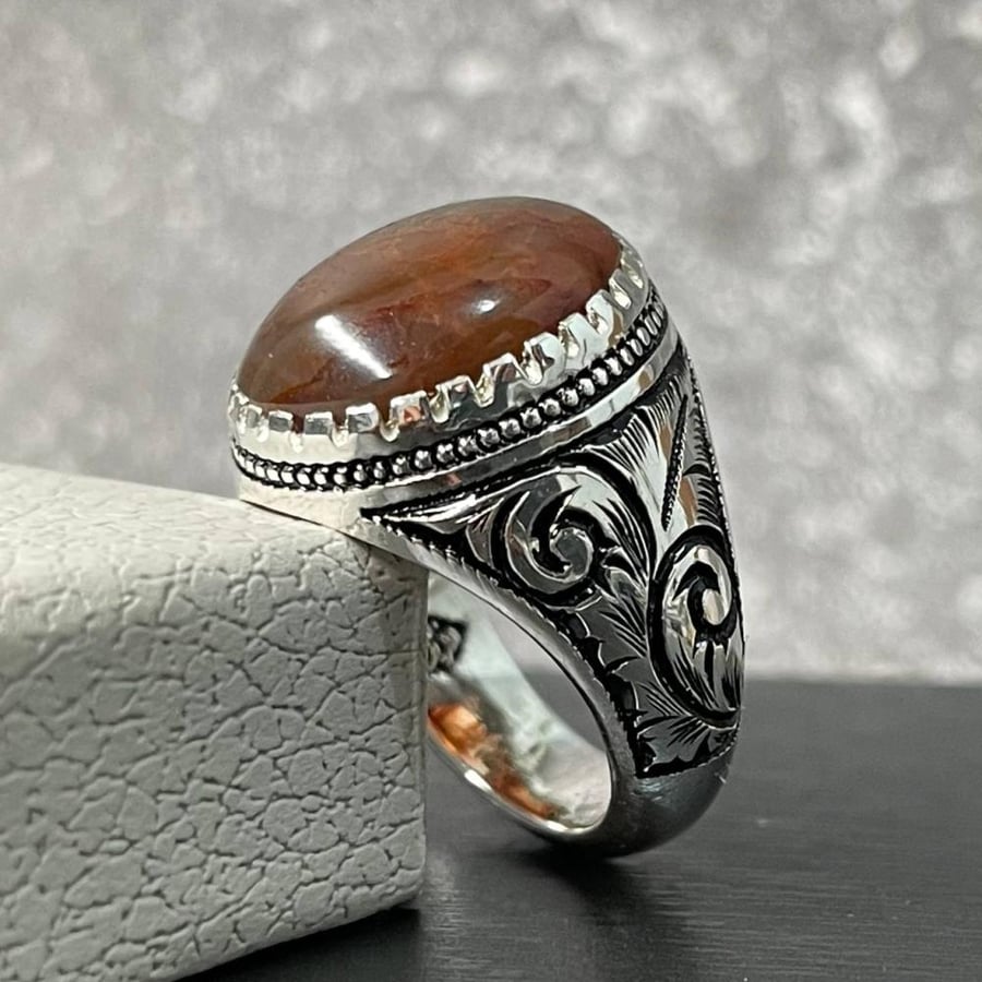 Men's silver ring with a natural Yemeni agate stone