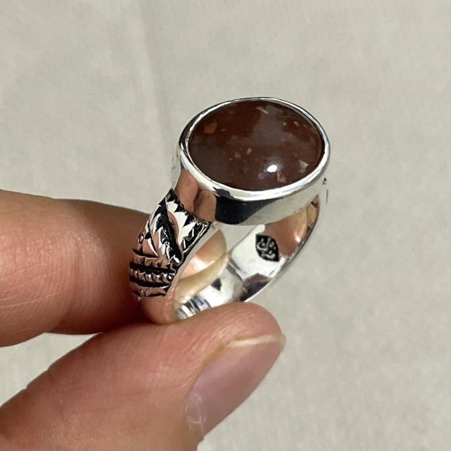 خاتم فضة رجالي بحجر جبل احد طبيعي