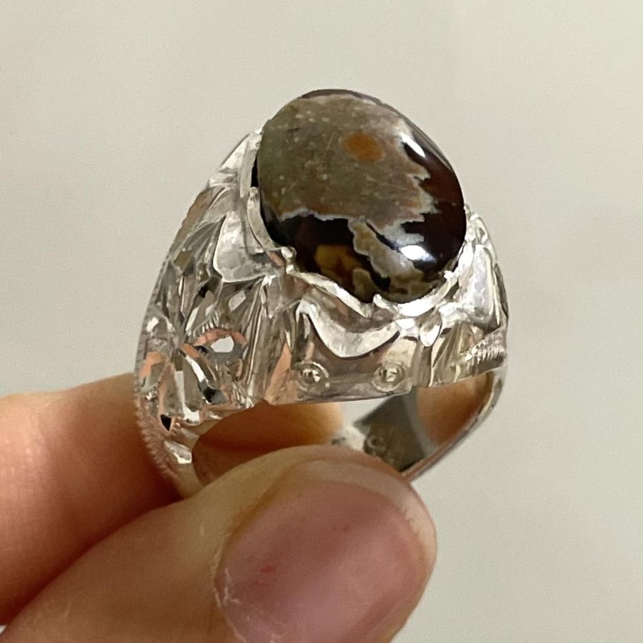 Men's silver ring with natural Yemeni agate Kharaiti stone