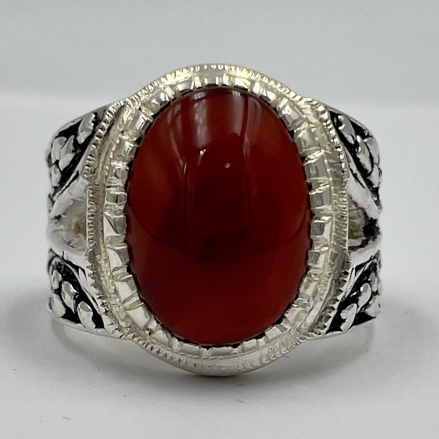 Men's silver ring with a natural Yemeni Rmani agate stone