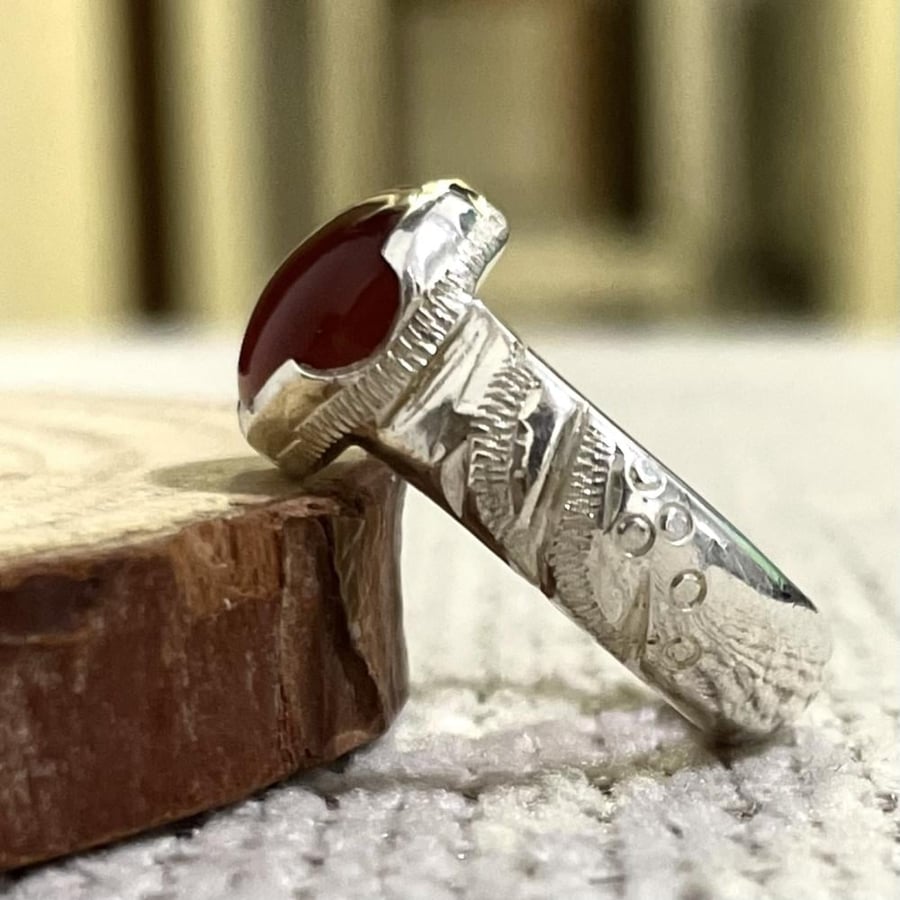 Men's silver ring with natural Yemeni kidney agate stone