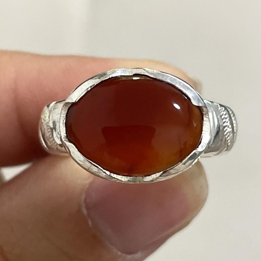 Men's silver ring with natural Yemeni kidney agate stone