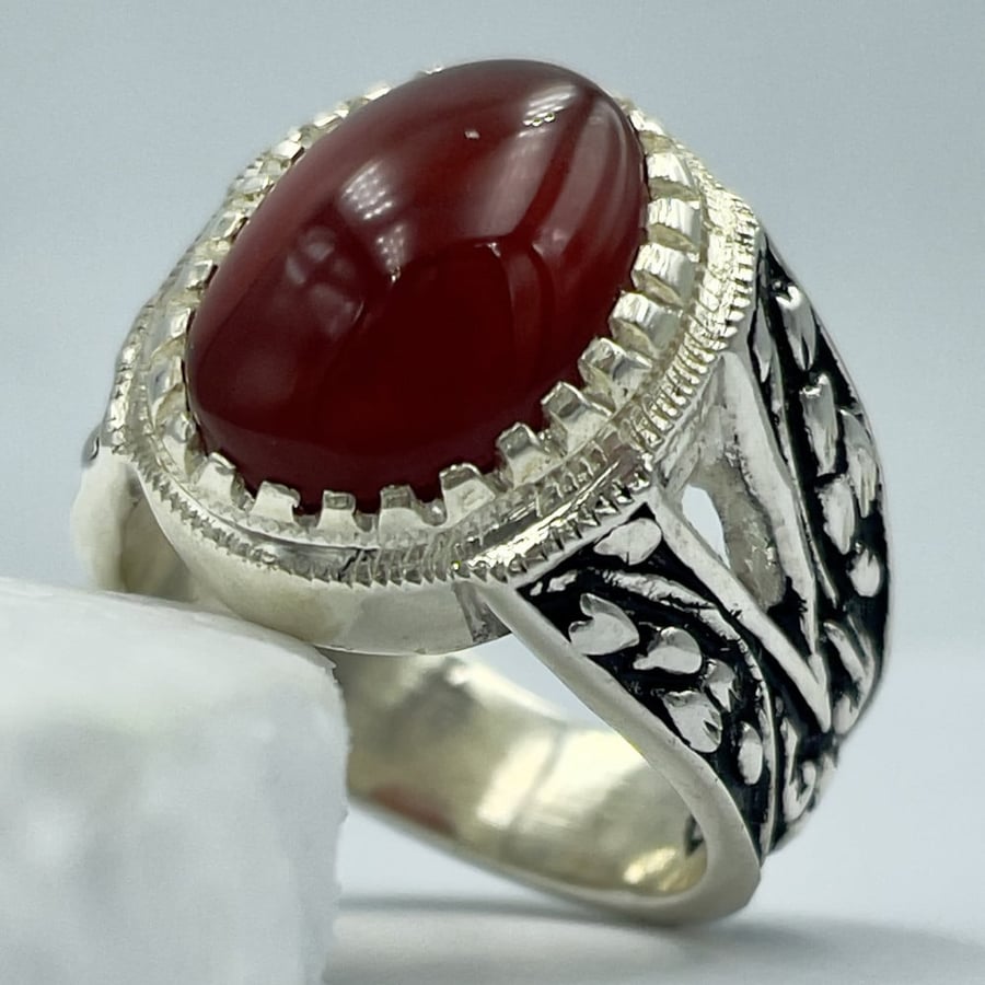 Men's silver ring with a natural Yemeni Rmani agate stone
