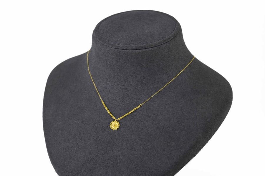 21-karat pure gold necklace with a sunflower design