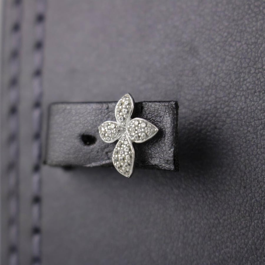 18k white gold set with zircon stones BK06
