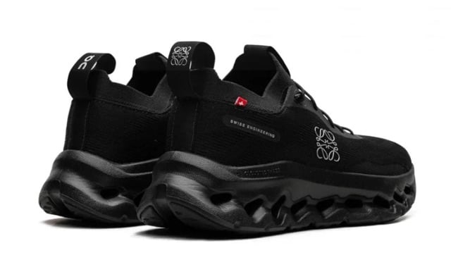 حذاء أون رانينغ أند لوي كلاود (أسود)
