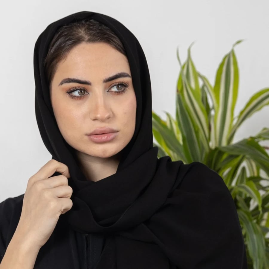 طرحة سوداء سادة مترين و 30 سم t3075