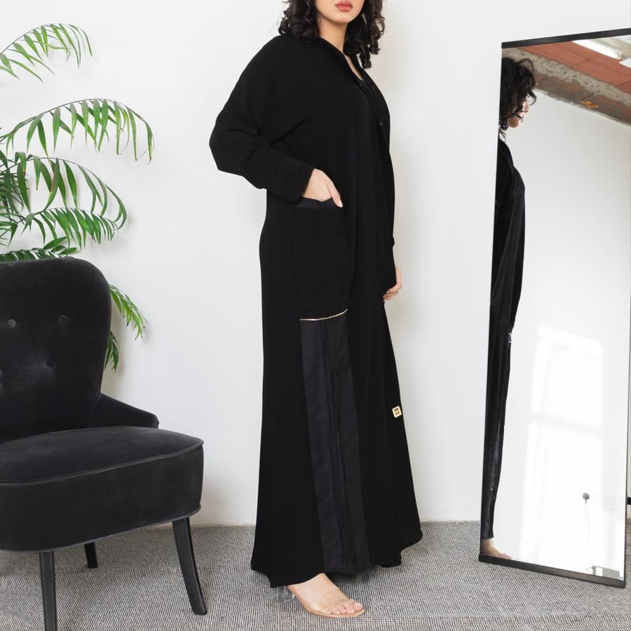 Black abaya with embroidered buttons and pockets on the side N1073