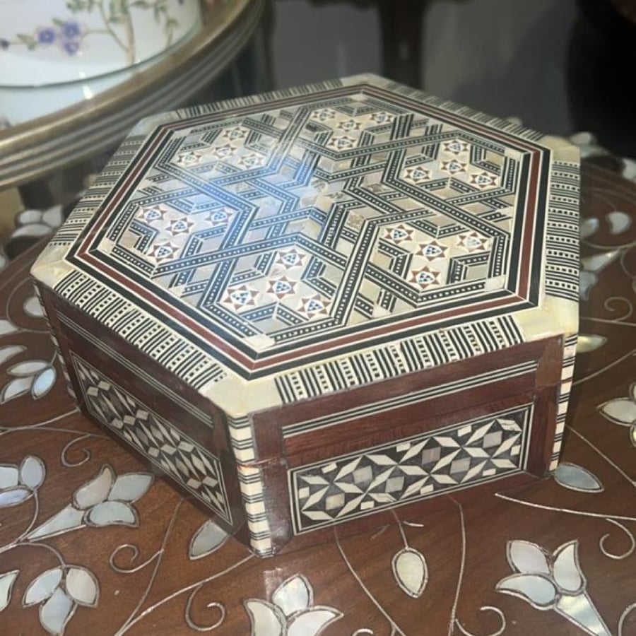 صندوق خشبي دمشقي فاخر سداسي الأضلاع