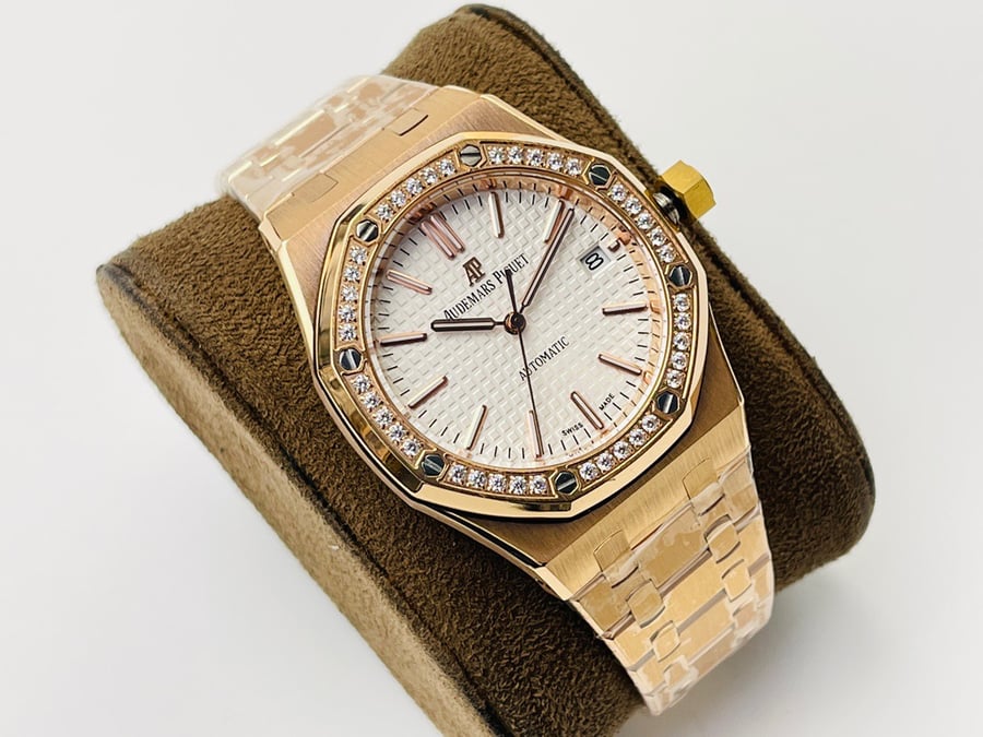 ساعه Audemars Piguet فاخرة