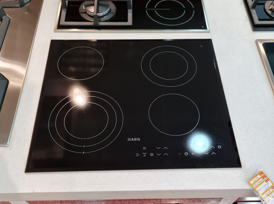 سطح 60سم 4عيون كهرباء سرميك AEG  الماني  (HK634030FB)