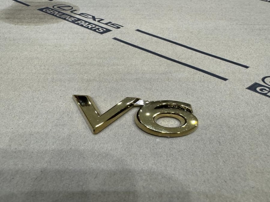 Golden Camry Serendel emblem, agency-installed