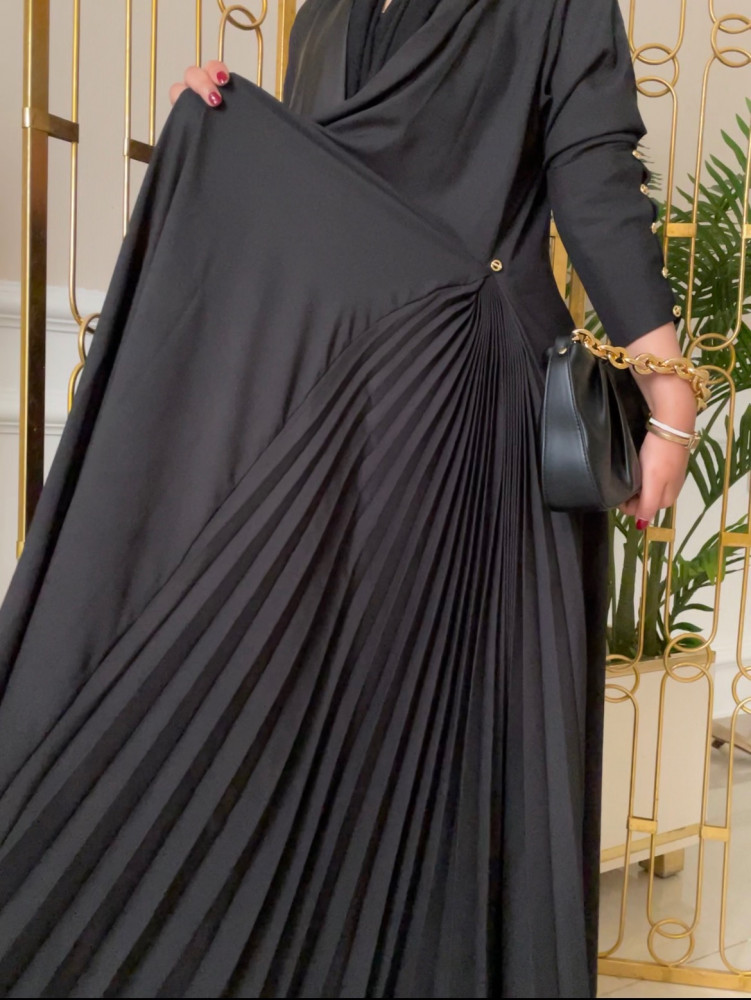 عباية بلسيه متوفر منها الاسود و الكحلي و الابيض