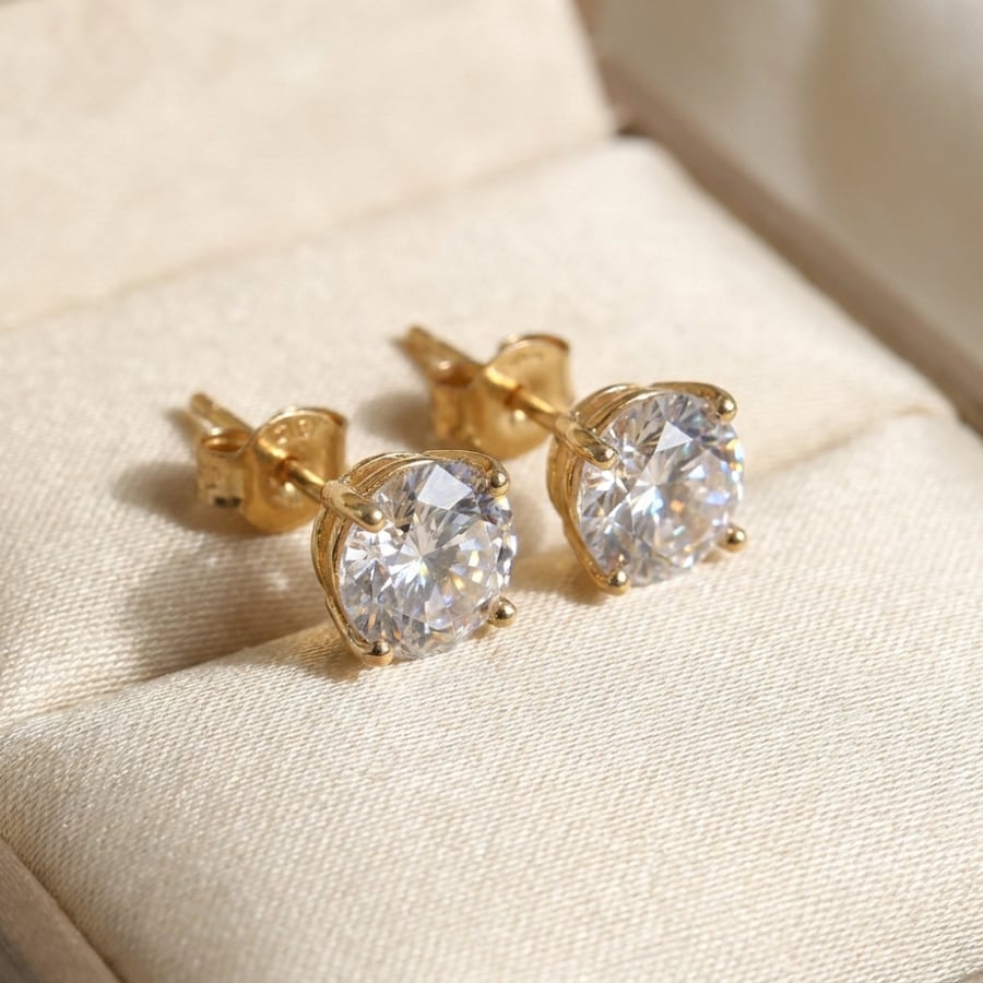 Gold solitaire ring with zircon stone