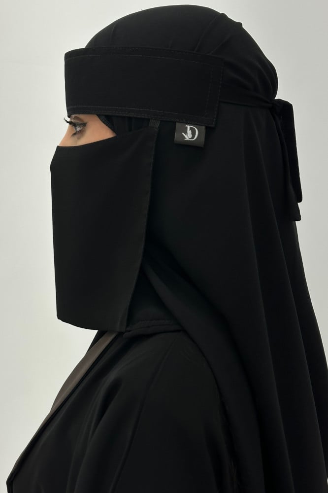 نقاب ملكي اسود