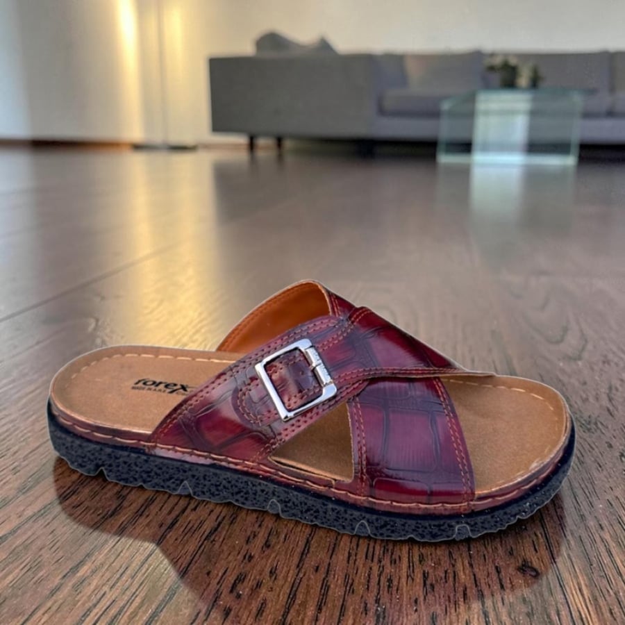 حذاء طبي عنابي
