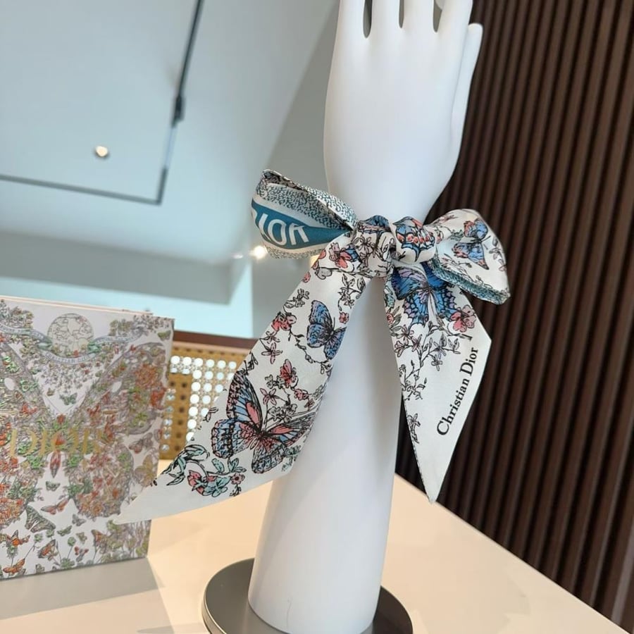 سكارف ديور