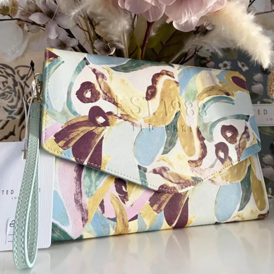 باوتش تيد بيكر Ted Baker