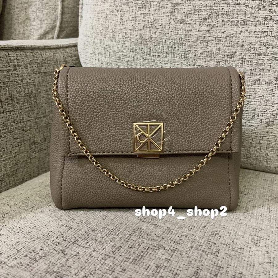 شنطة كالڤن كلاين calvin klein