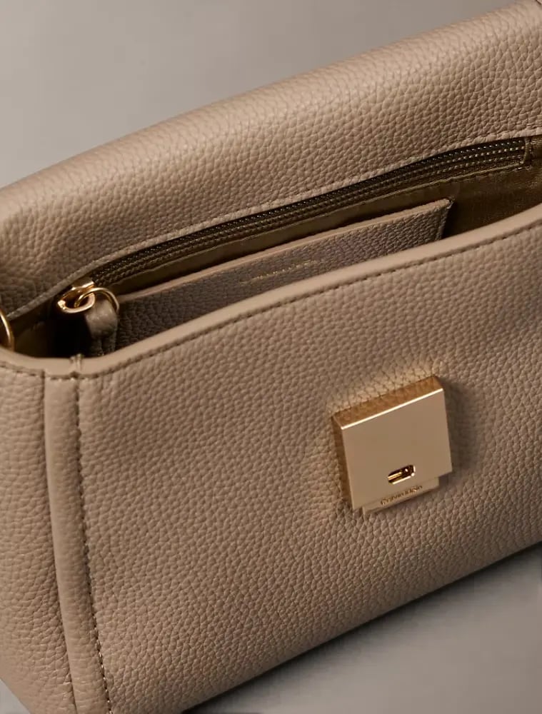 شنطة كالڤن كلاين calvin klein