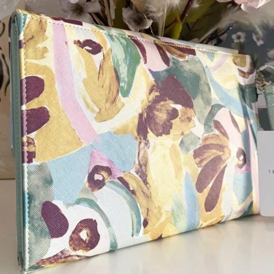 باوتش تيد بيكر Ted Baker