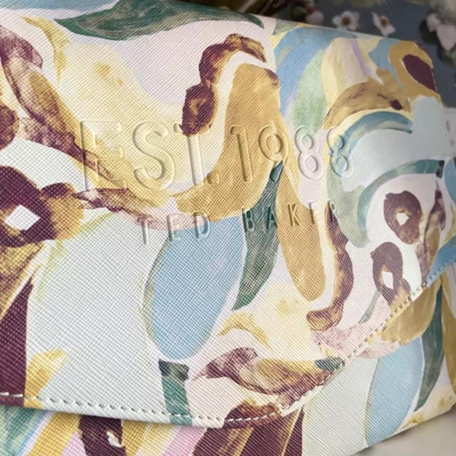 باوتش تيد بيكر Ted Baker