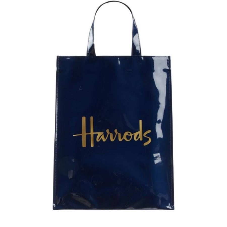 كيس كحلي وسط هارودز Harrods