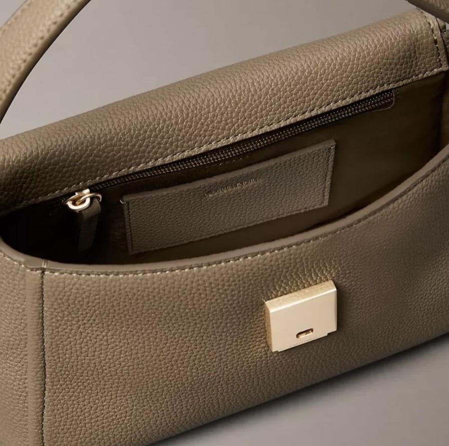 شنطة كالڤن كلاين calvin klein