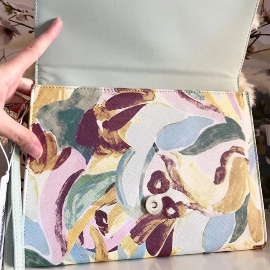 باوتش تيد بيكر Ted Baker