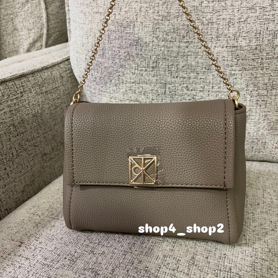 شنطة كالڤن كلاين calvin klein