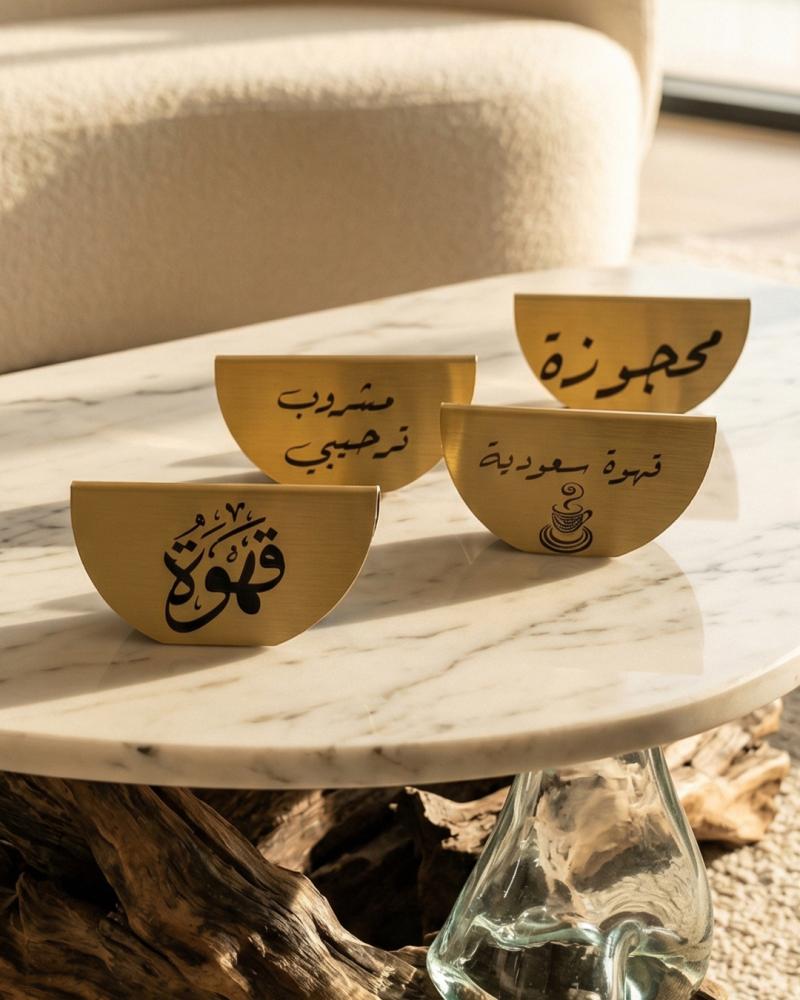 ستاندات ذهبي 1