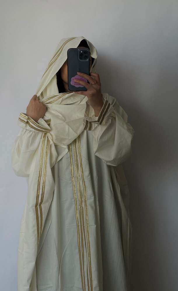 جلال صلاة سحاب اوف وايت تطريز ذهبي