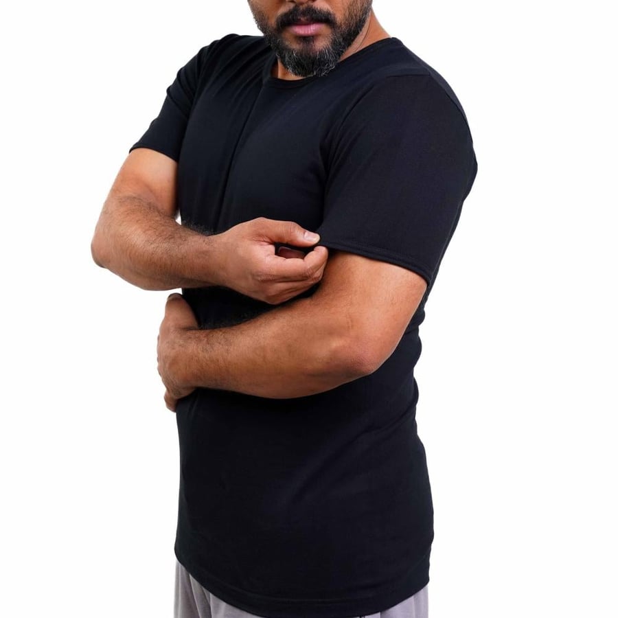 A Vdshi short sleeve round neck black T-shirt