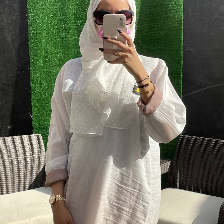 ابيض