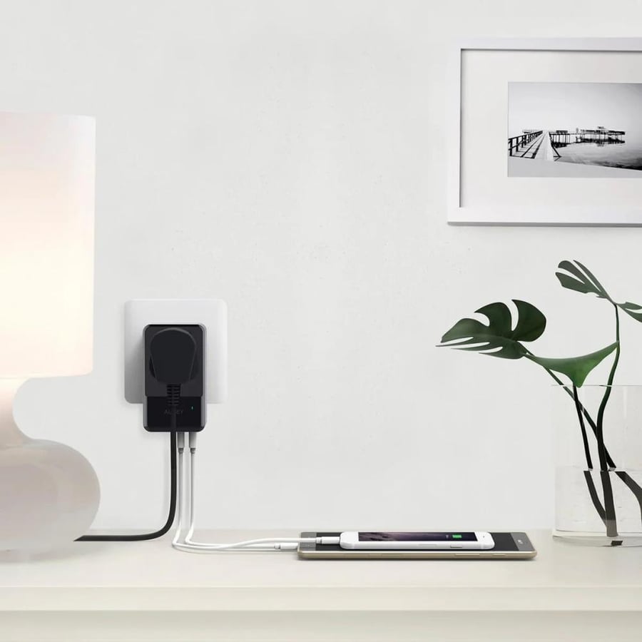 منفذ وموزع طاقة (PA-S11) كهربائي مع 4 منافذ USB من AUKEY