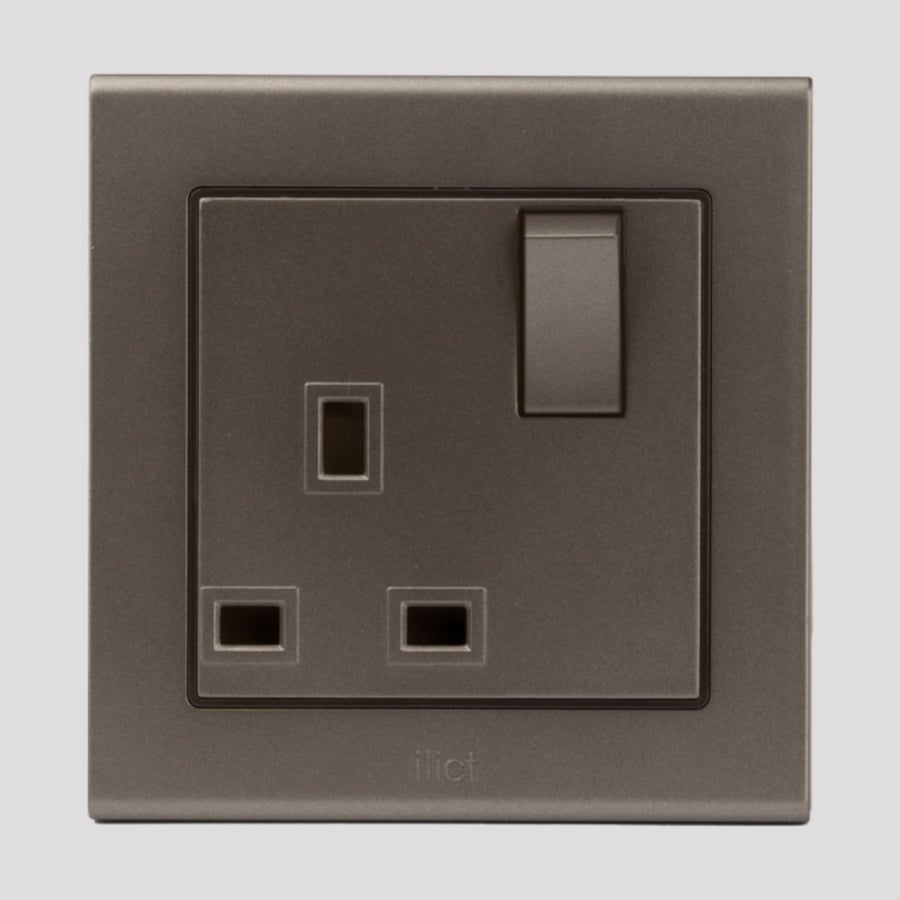 three-prong socket