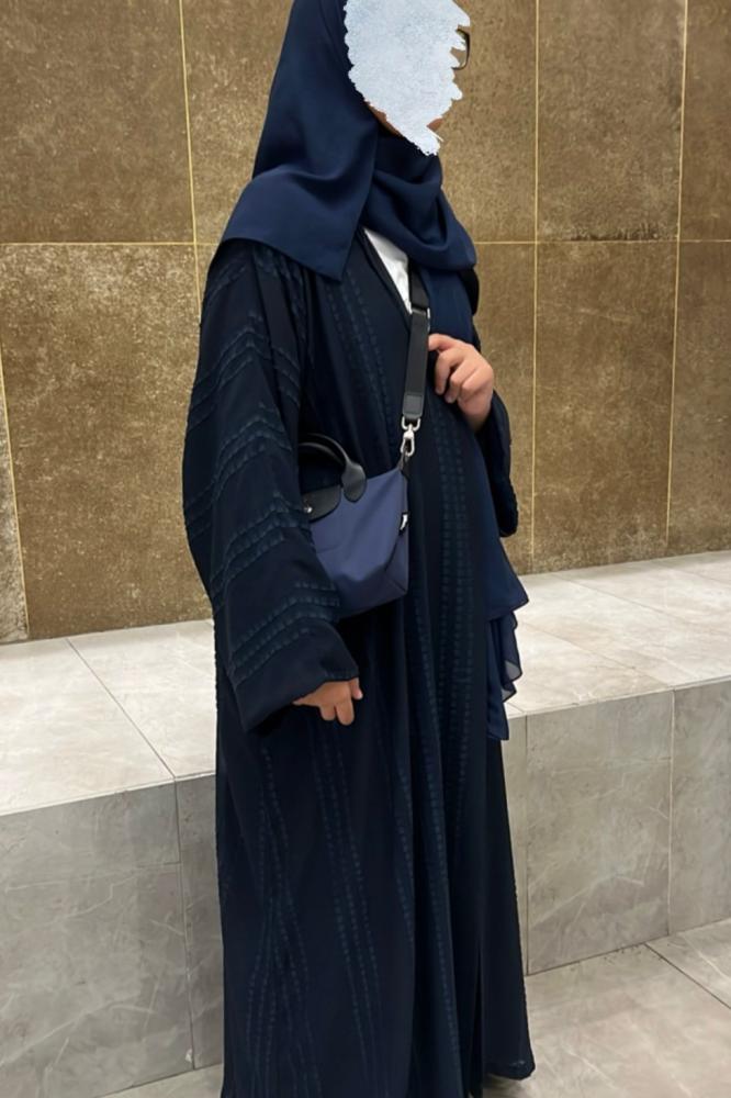 عباية خفيفة مبطنة باللون الكحلي