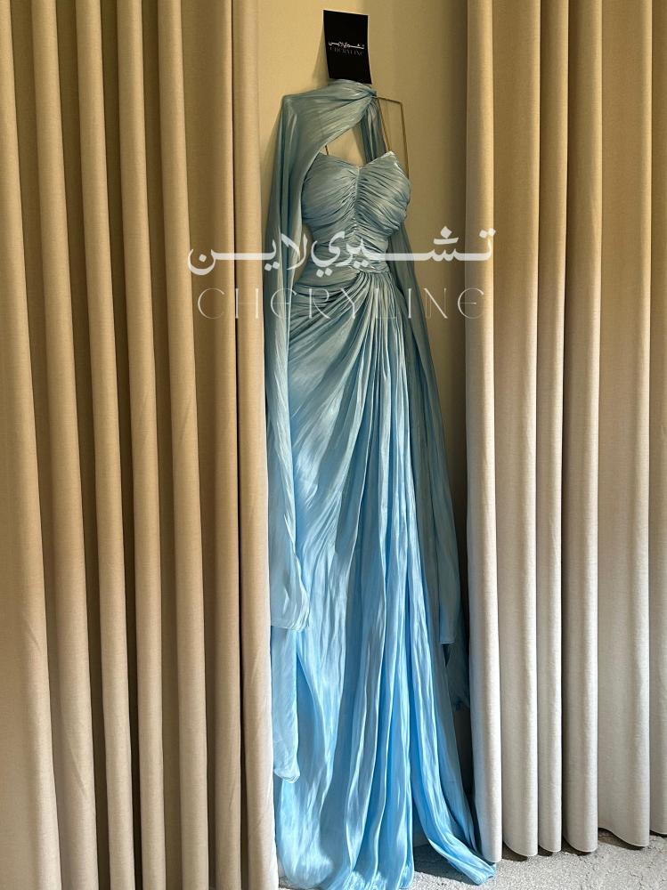 فستان ناعم باللون سماوي