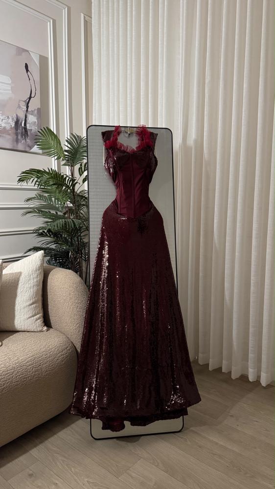 فستان سهره مزين بترتر وكورسية وتل اطراف