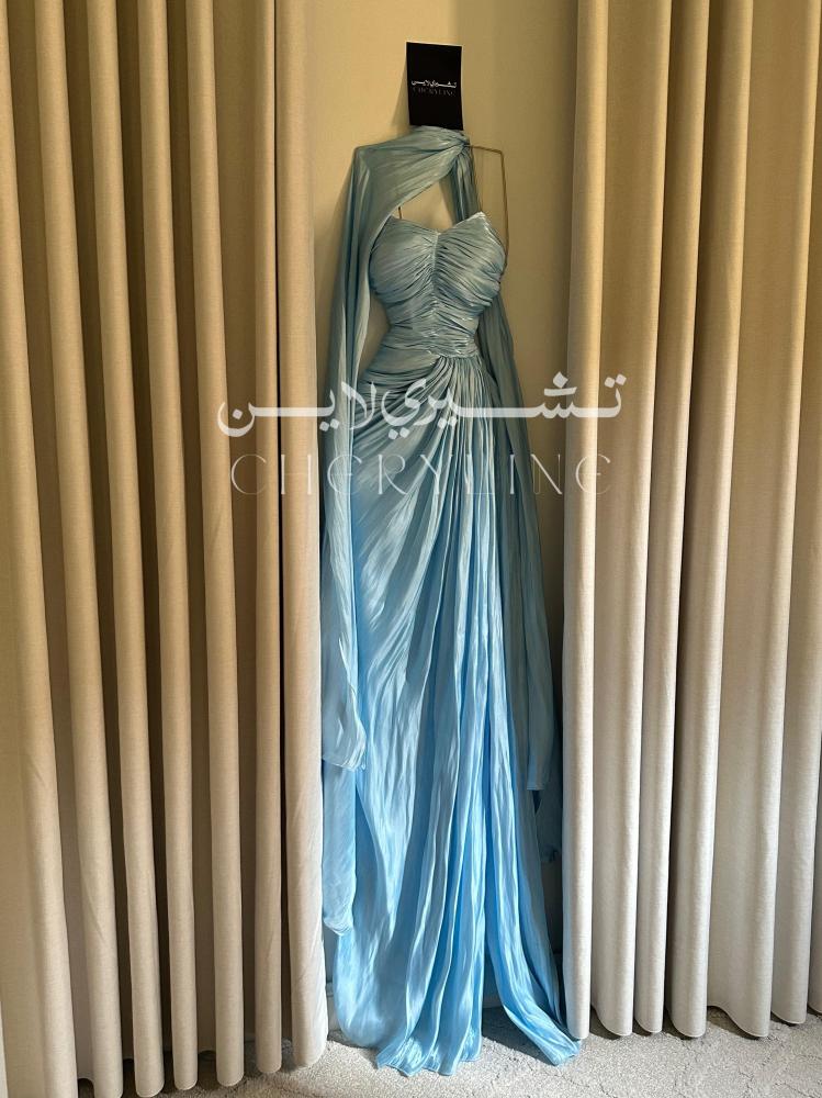 فستان ناعم باللون سماوي