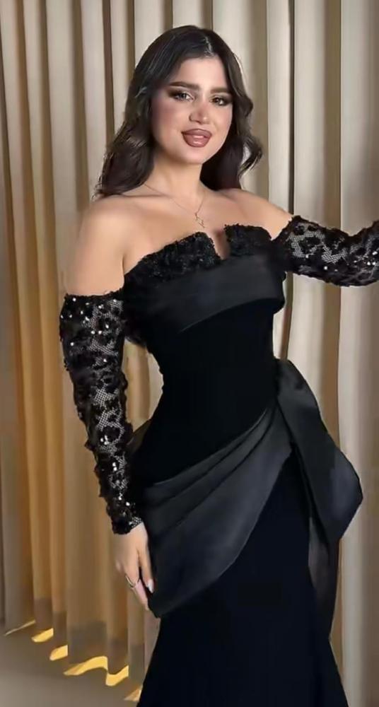 فستان سهرة اسود بأكمام منفصله