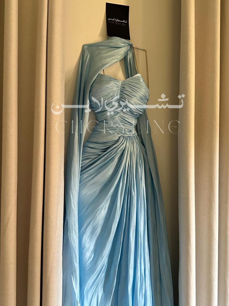 فستان ناعم باللون سماوي