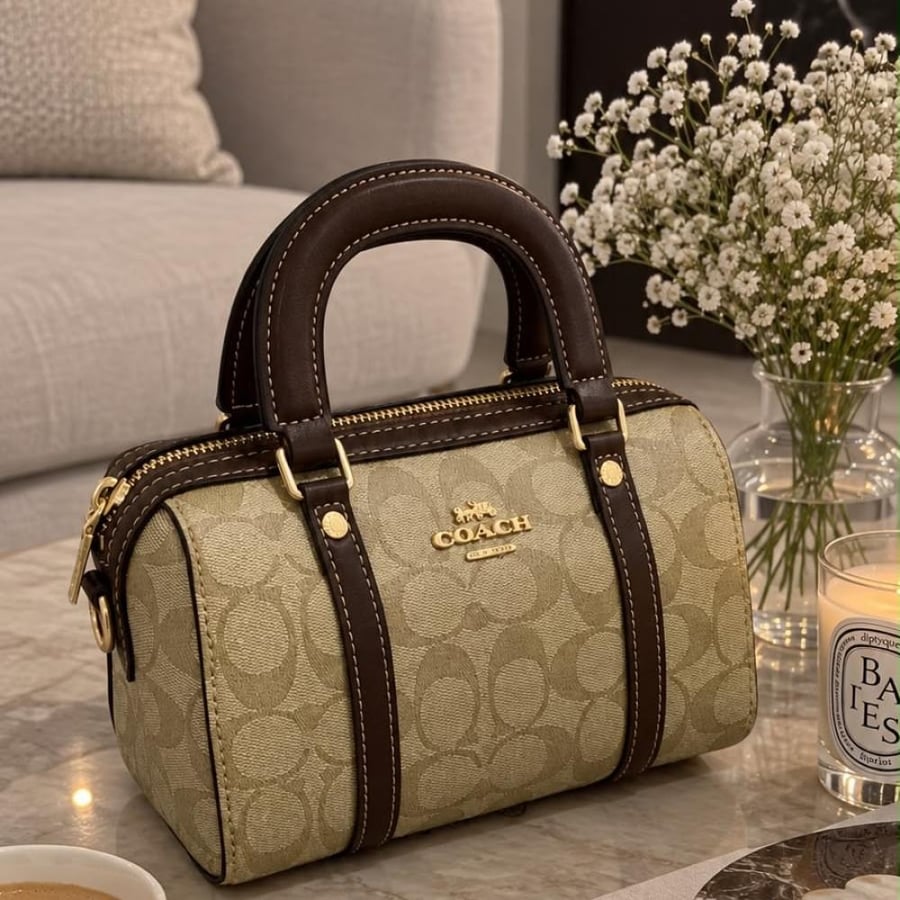 كوتش COACH مقاس 19