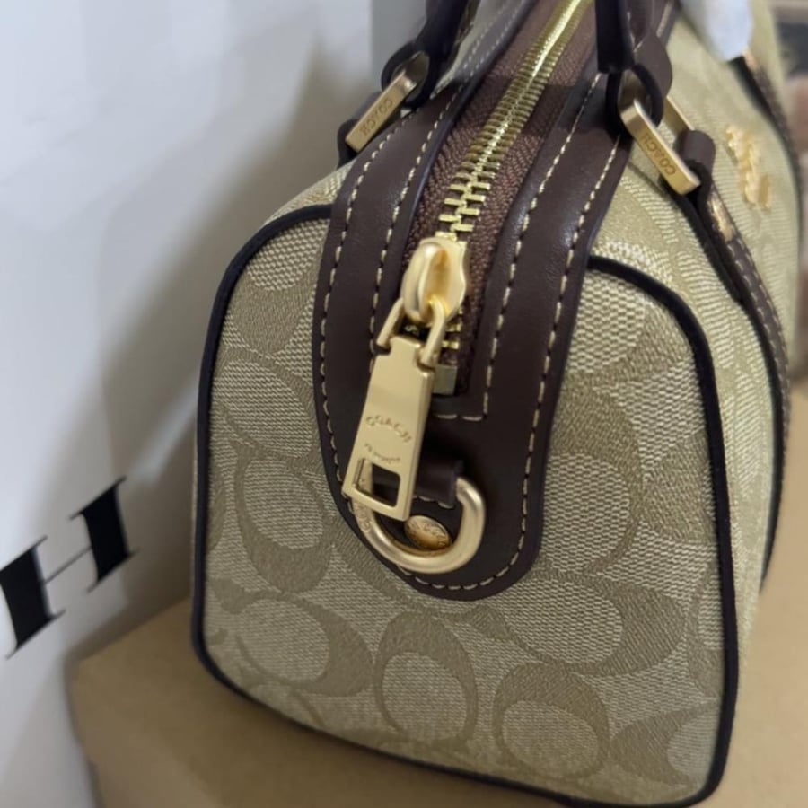 كوتش COACH مقاس 19